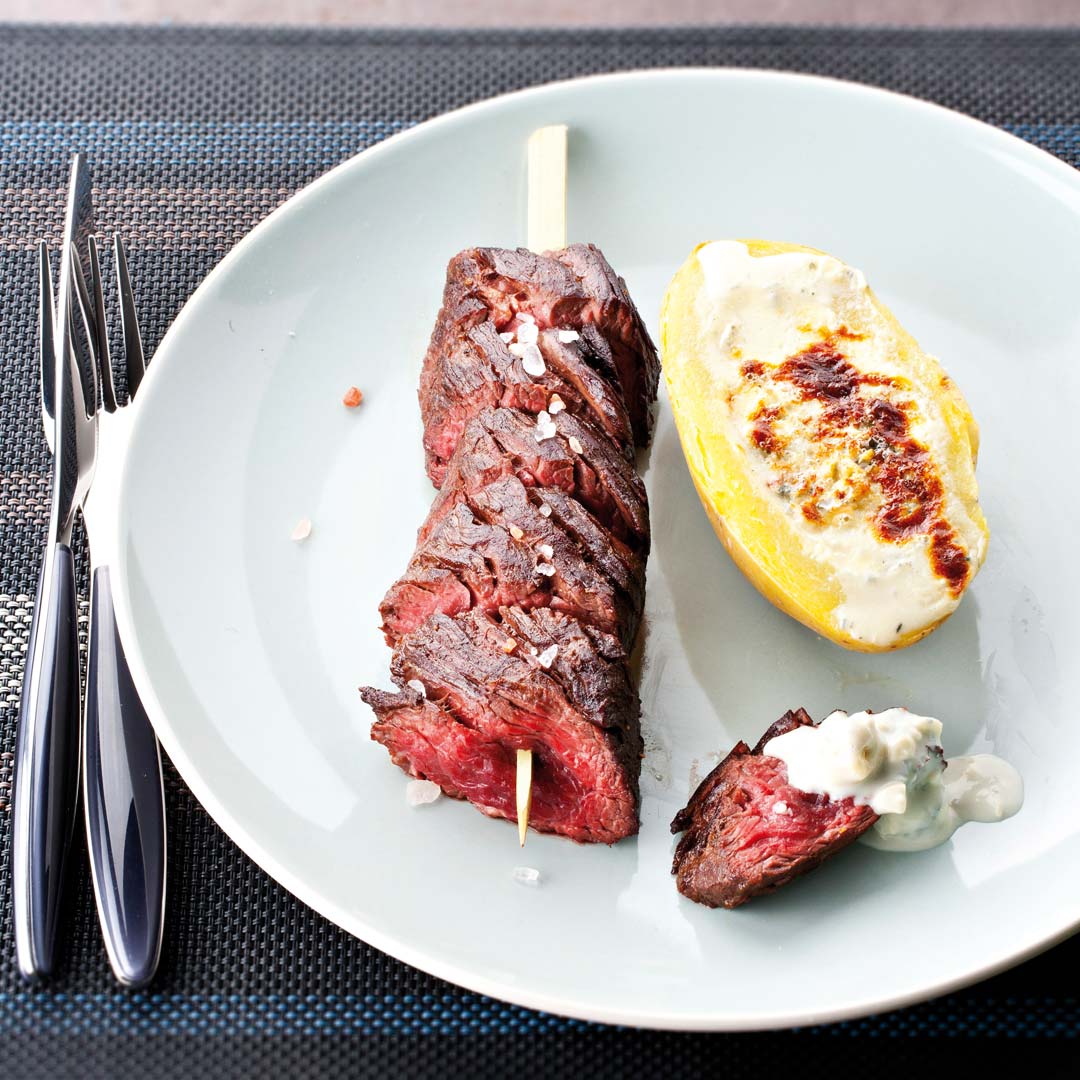 Beef brochettes with Bleu d’Auvergne and baked potato Bleu d'Auvergne