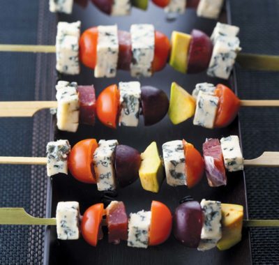 Brochettes raisins, avocat et Bleu d&rsquo;Auvergne