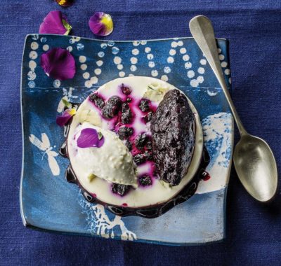 Panna cotta con arándanos y Bleu d’Auvergne