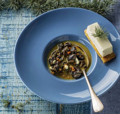 Sablé au Bleu d&rsquo;Auvergne et sapin de Margeride en bouillon d&rsquo;escargots
