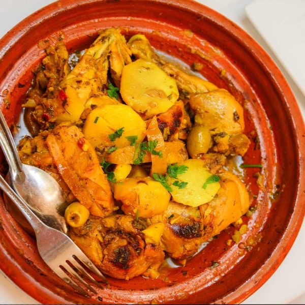 Tajine de cuisses de lapin, pomme de terre au safran et au Bleu d’Auvergne