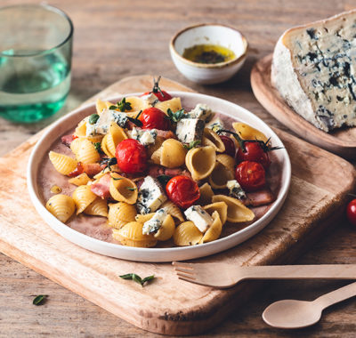 Salade de pâtes, tomates rôties et Bleu d&rsquo;Auvergne