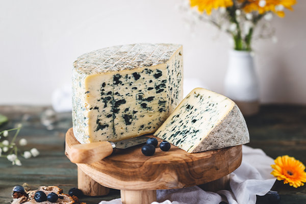  Le Bleu d’Auvergne, un fromage aux arômes printaniers 